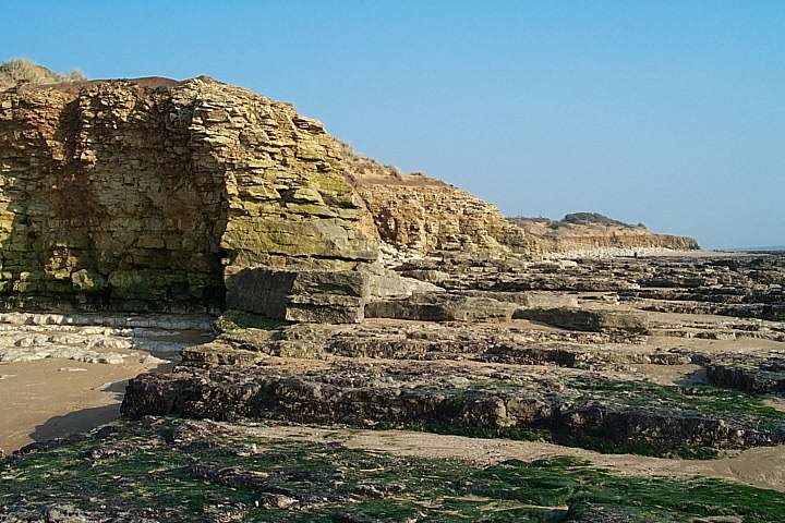 les falaises qui vont jusqu' Ragounite